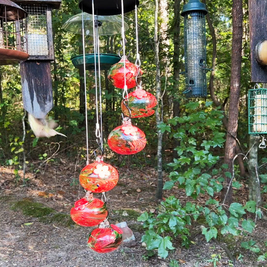 Encantadores comederos para colibríes con campanillas de viento
